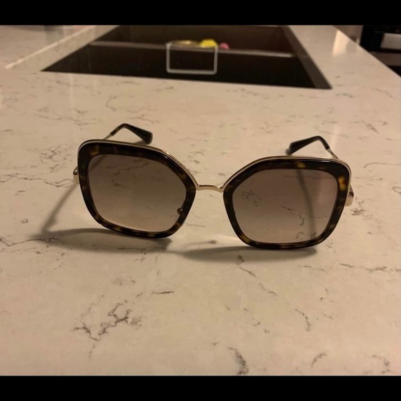 Prada sunglasses - Picture 1 of 5